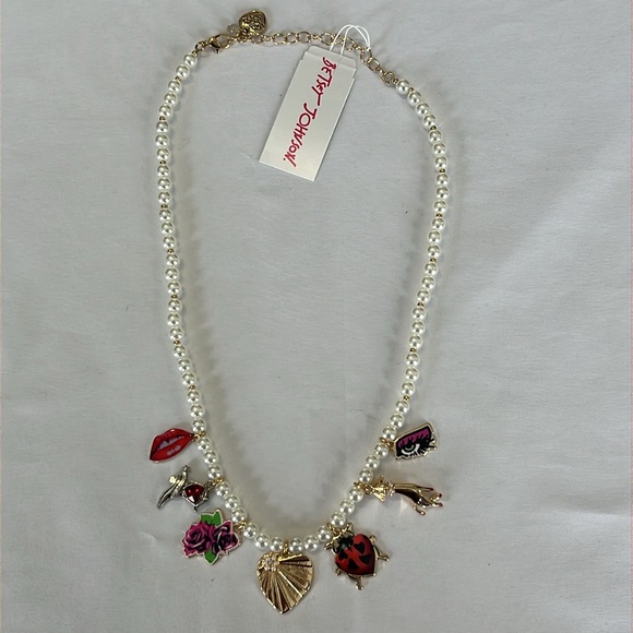 Betsey Johnson Pearl Love Charm Necklace NWT - Picture 4 of 5